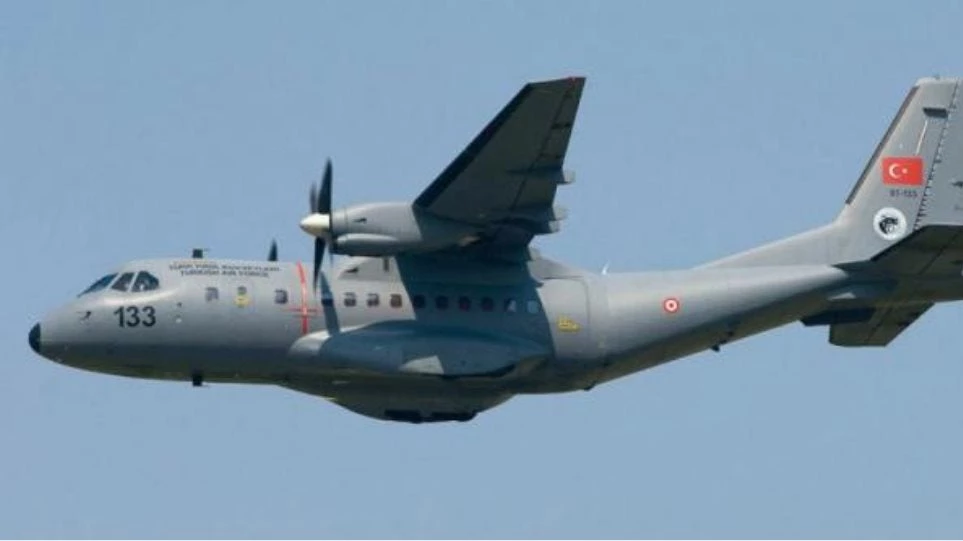 Μετά τις προκλήσεις Ιντζέ  «έσκασαν» και τα CN-235 – Τουρκικά κατασκοπευτικά «σάρωσαν» με 35 παραβιάσεις το Αιγαίο